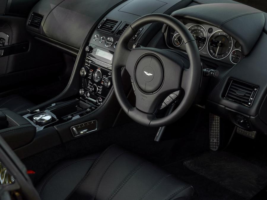 Интерьер Aston Martin DB9 Carbon Black 2014 года  (UK) (фото 11 из 19)
